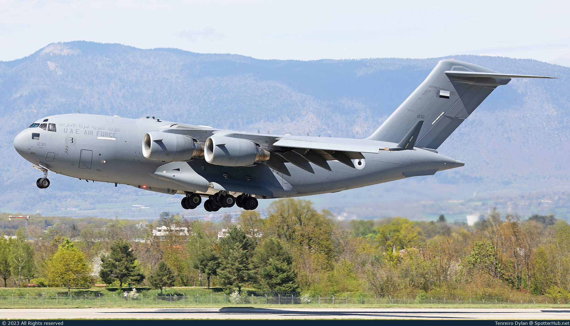 Photo of 1230 - Boeing C-17A Globemaster III operated by United Arab Emirates Air Force