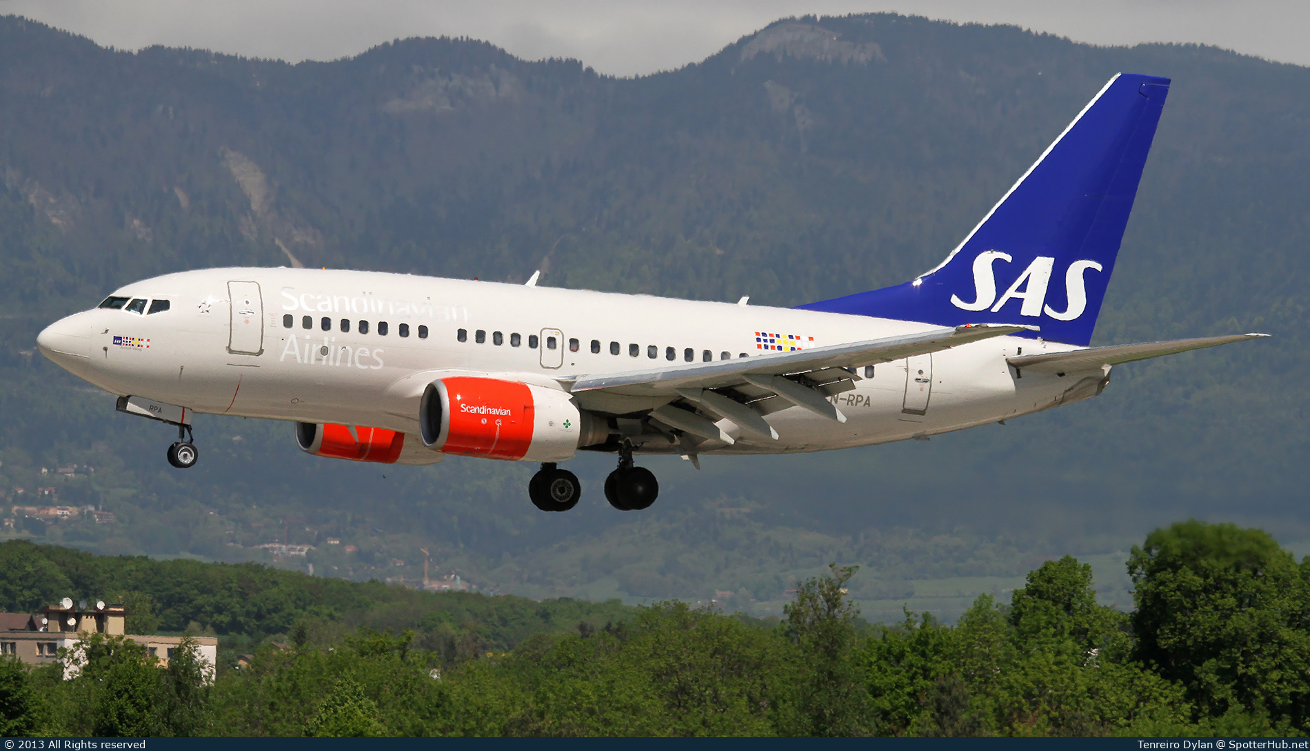 Photo of LN-RPA - Boeing 737-683 operated by SAS Scandinavian Airlines
