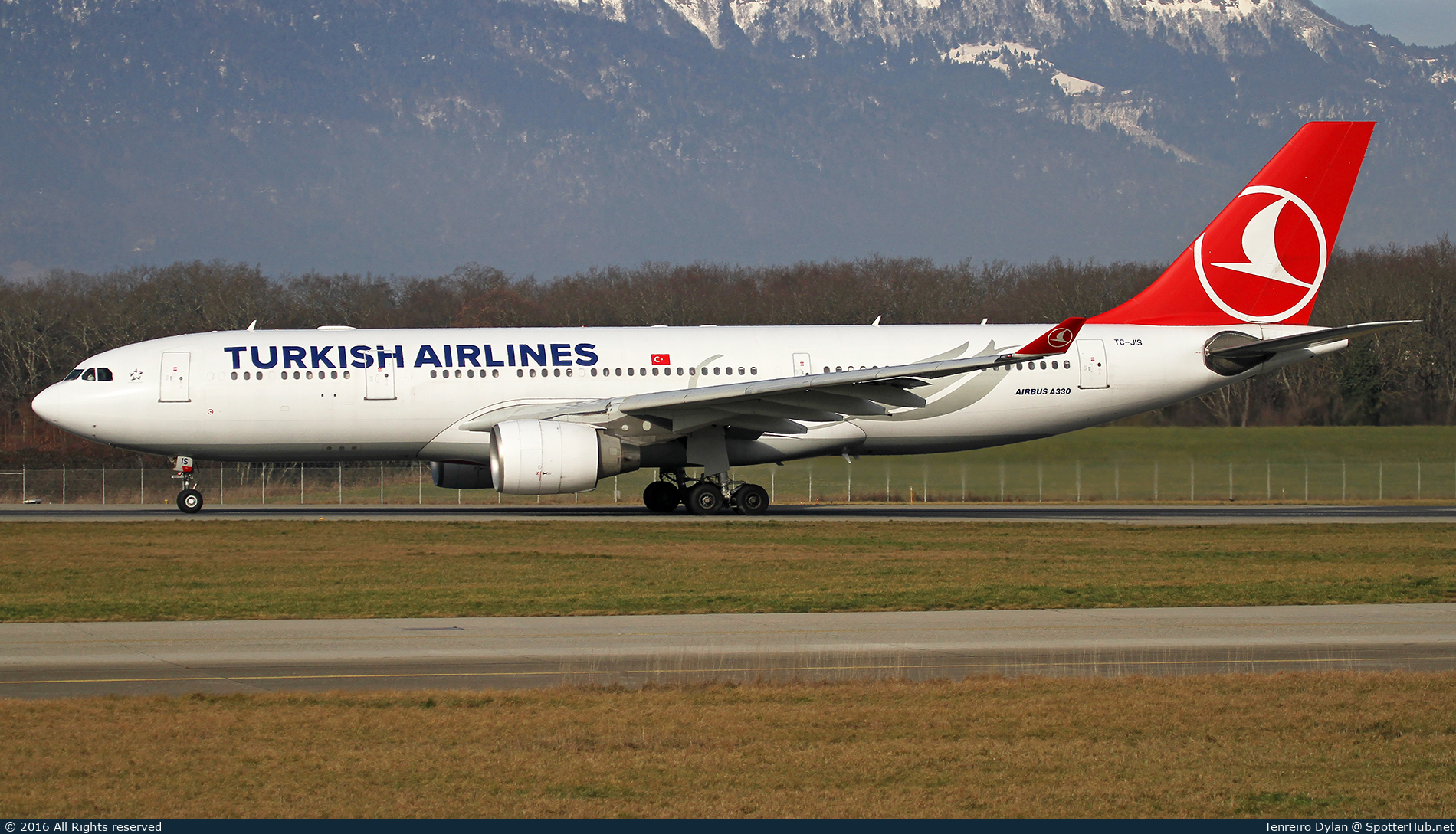 Photo of TC-JIS - Airbus A330-223 operated by Turkish Airlines