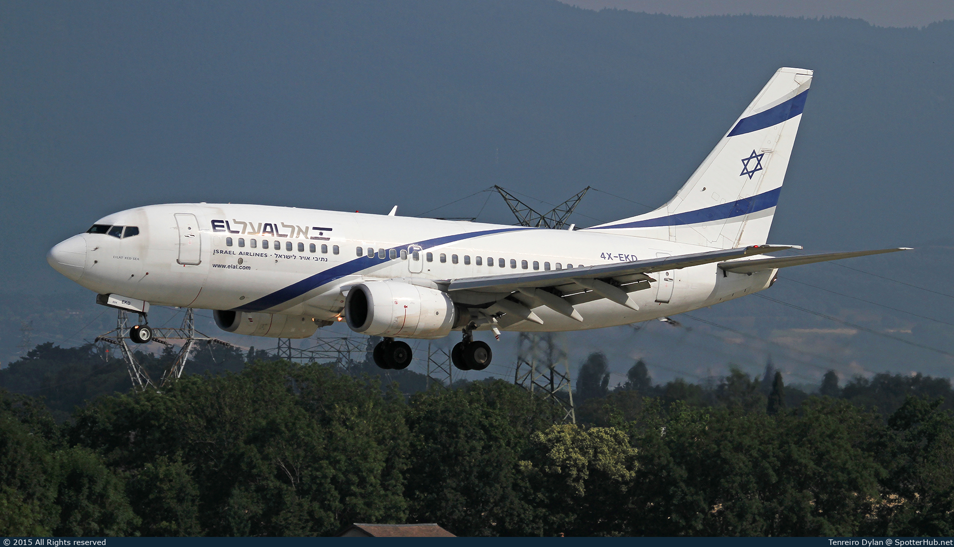 Photo of 4X-EKD - Boeing 737-758 operated by El Al Israel Airlines