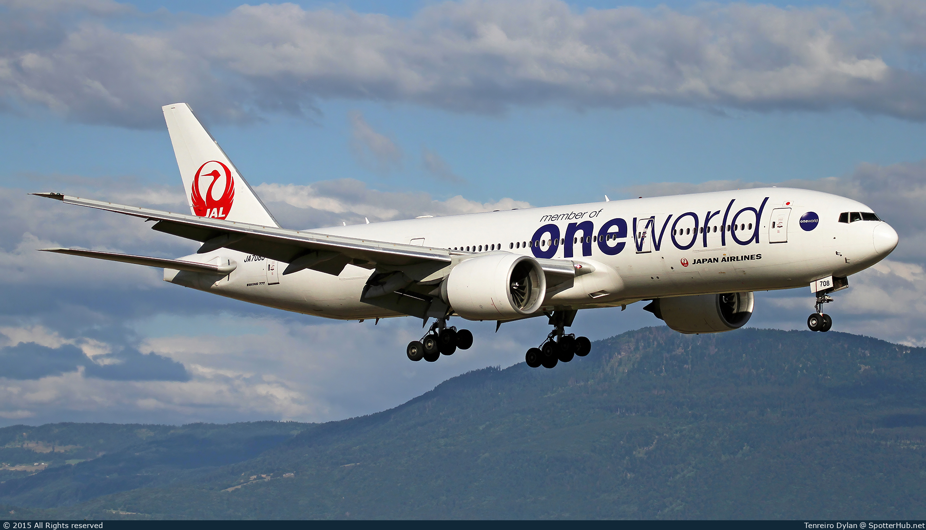 Photo of JA708J - Boeing 777-246(ER) operated by Japan Airlines