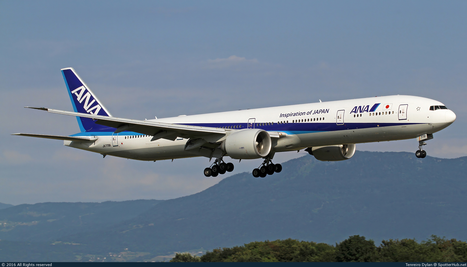 Photo of JA779A - Boeing 777-381(ER) operated by ANA All Nippon Airways