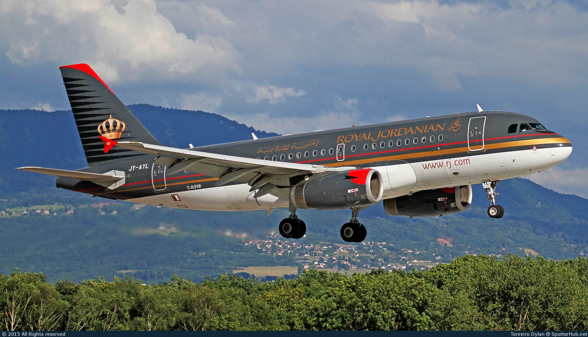 Photo of JY-AYL - Airbus A319-132 operated by Royal Jordanian Airlines
