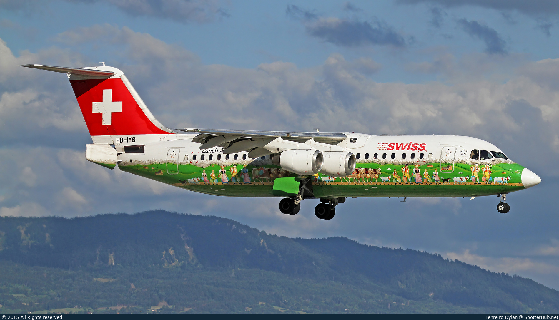 Photo of HB-IYS - British Aerospace Avro RJ100 operated by Swiss International Air Lines
