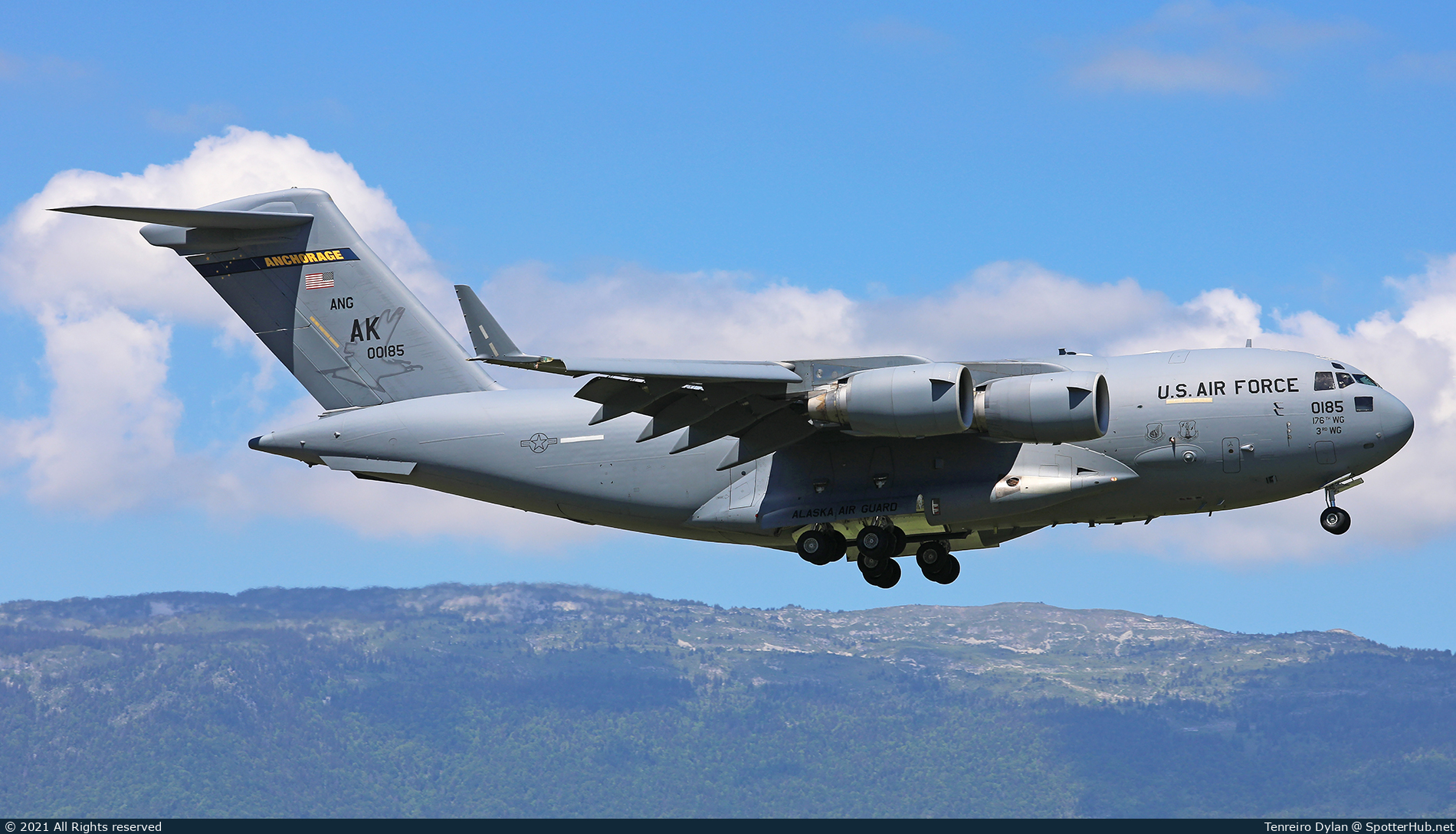 Photo of 00-0185 - Boeing C-17A Globemaster III operated by US Air Force