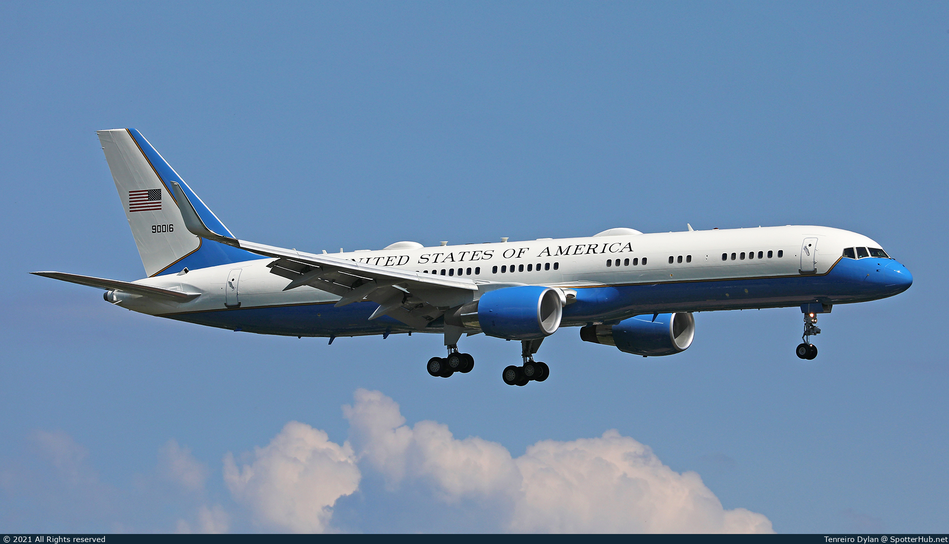 Photo of 09-0016 - Boeing C-32A operated by US Air Force