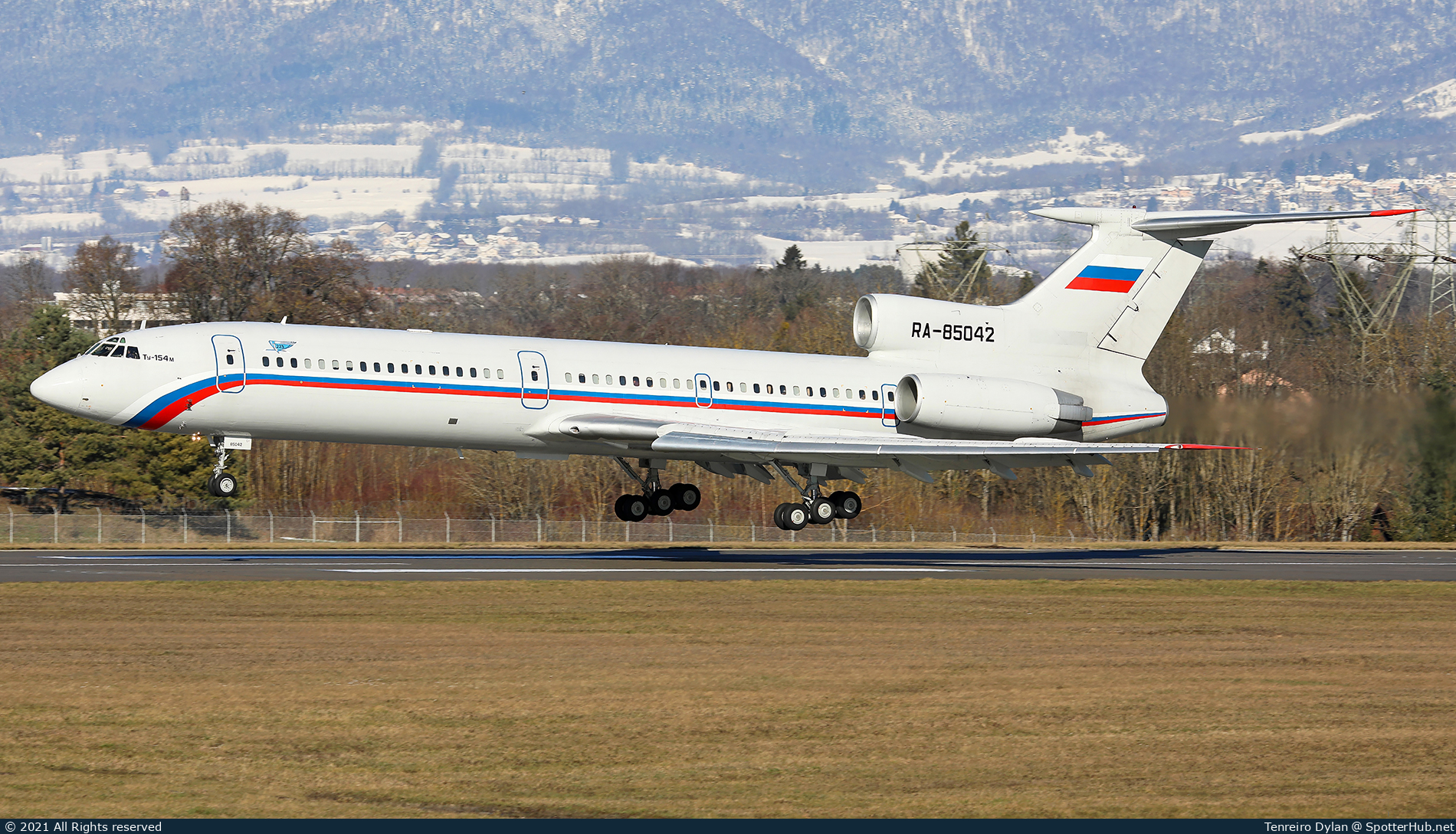 Photo of RA-85042 - Tupolev Tu-154M operated by Russian Air Force