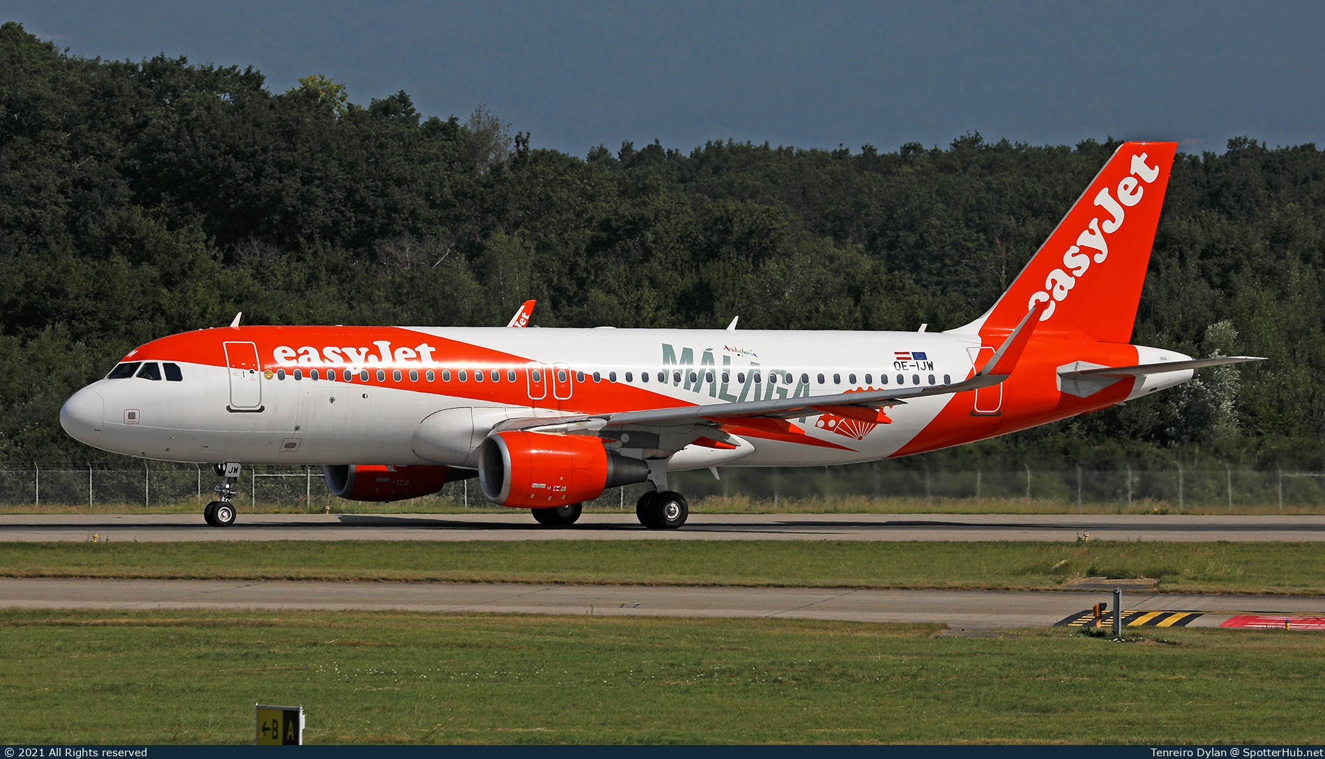 Photo of OE-IJW - Airbus A320-214 operated by easyJet Europe