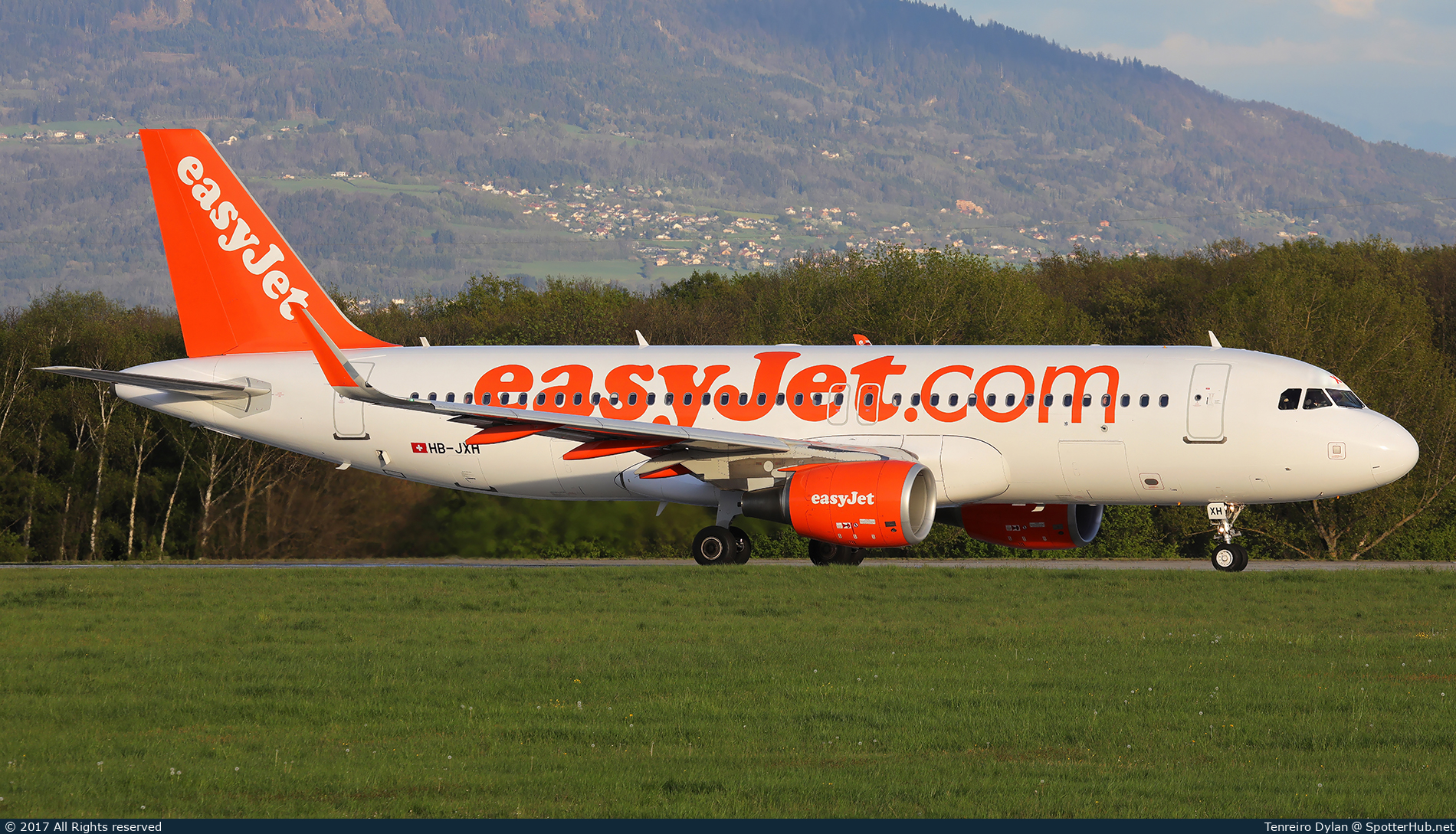 Photo of HB-JXH - Airbus A320-214 operated by easyJet Switzerland