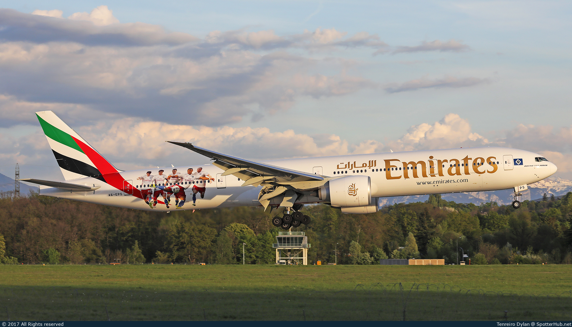 Photo of A6-EPS - Boeing 777-31H(ER) operated by Emirates