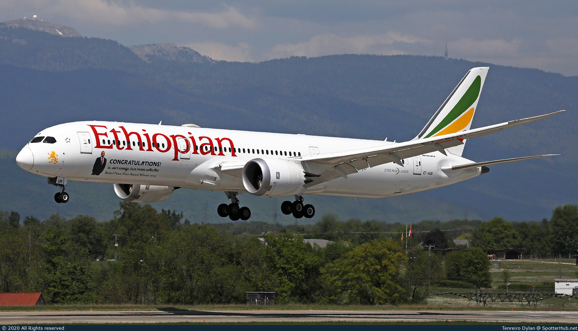 Photo of ET-AUR - Boeing 787-9 Dreamliner operated by Ethiopian Airlines