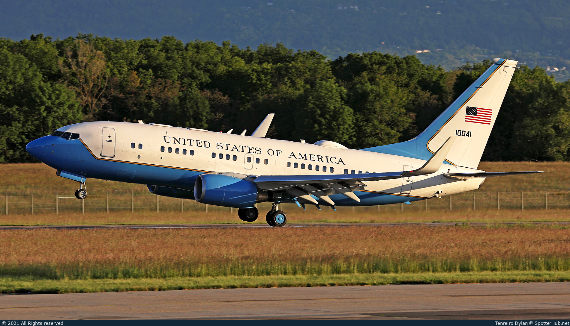 Photo of 01-0041 - Boeing C-40B operated by US Air Force