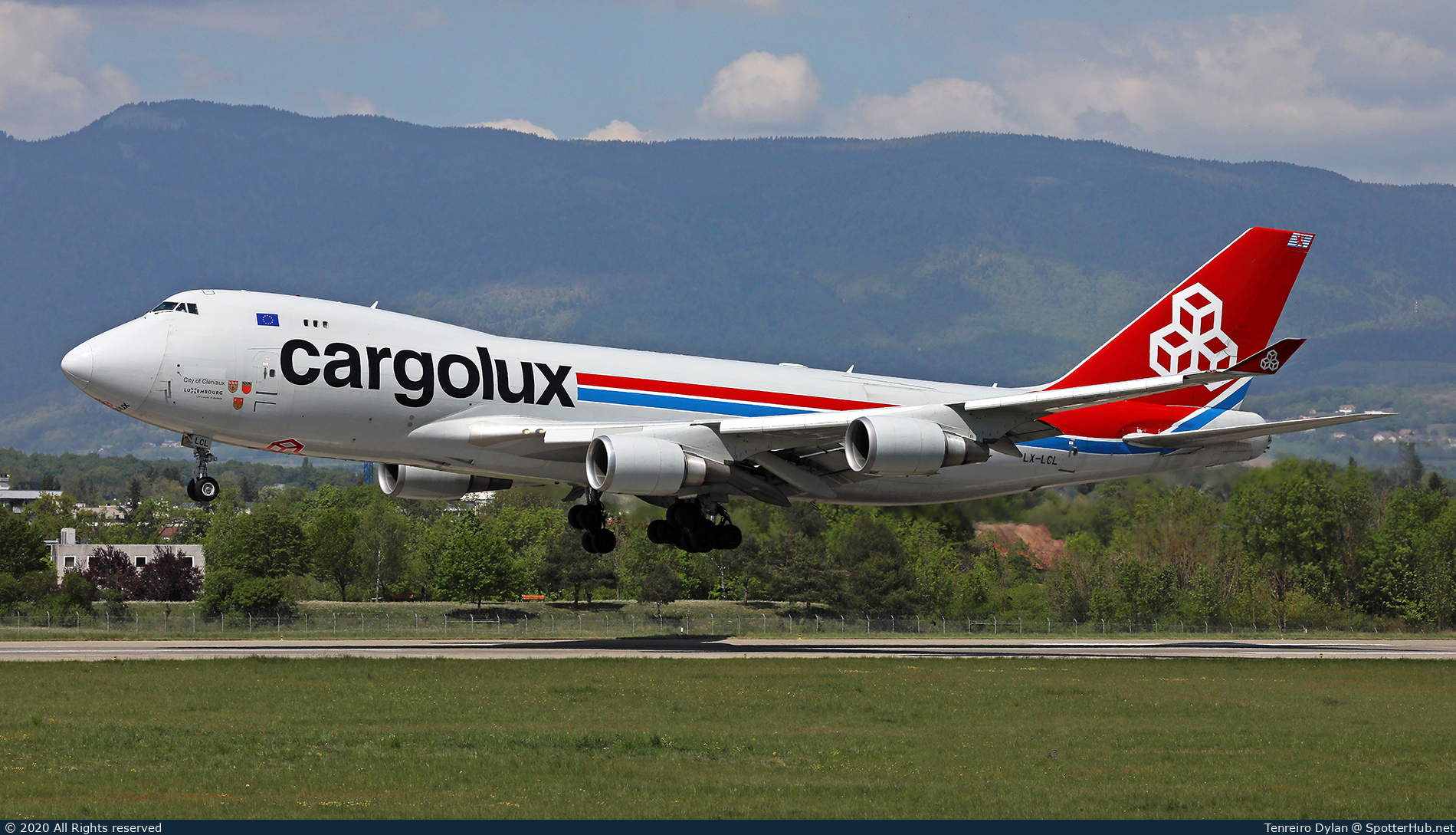 Photo of LX-LCL - Boeing 747-4HAF(ER) operated by Cargolux