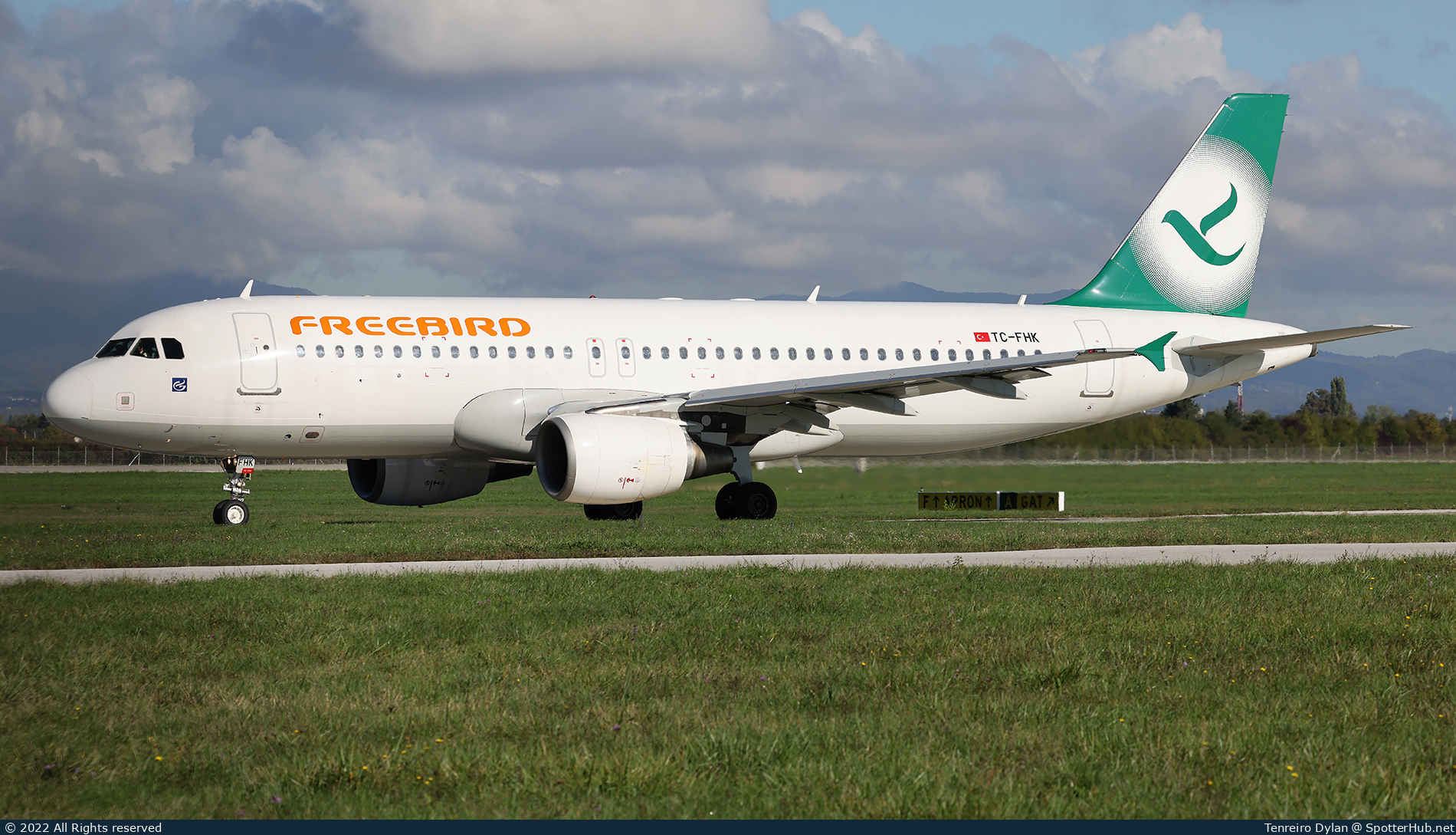 Photo of TC-FHK - Airbus A320-214 operated by Freebird Airlines