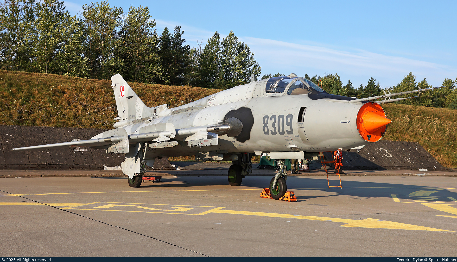 Photo of 8309 - Sukhoi Su-22M4 Fitter-K at Air Base