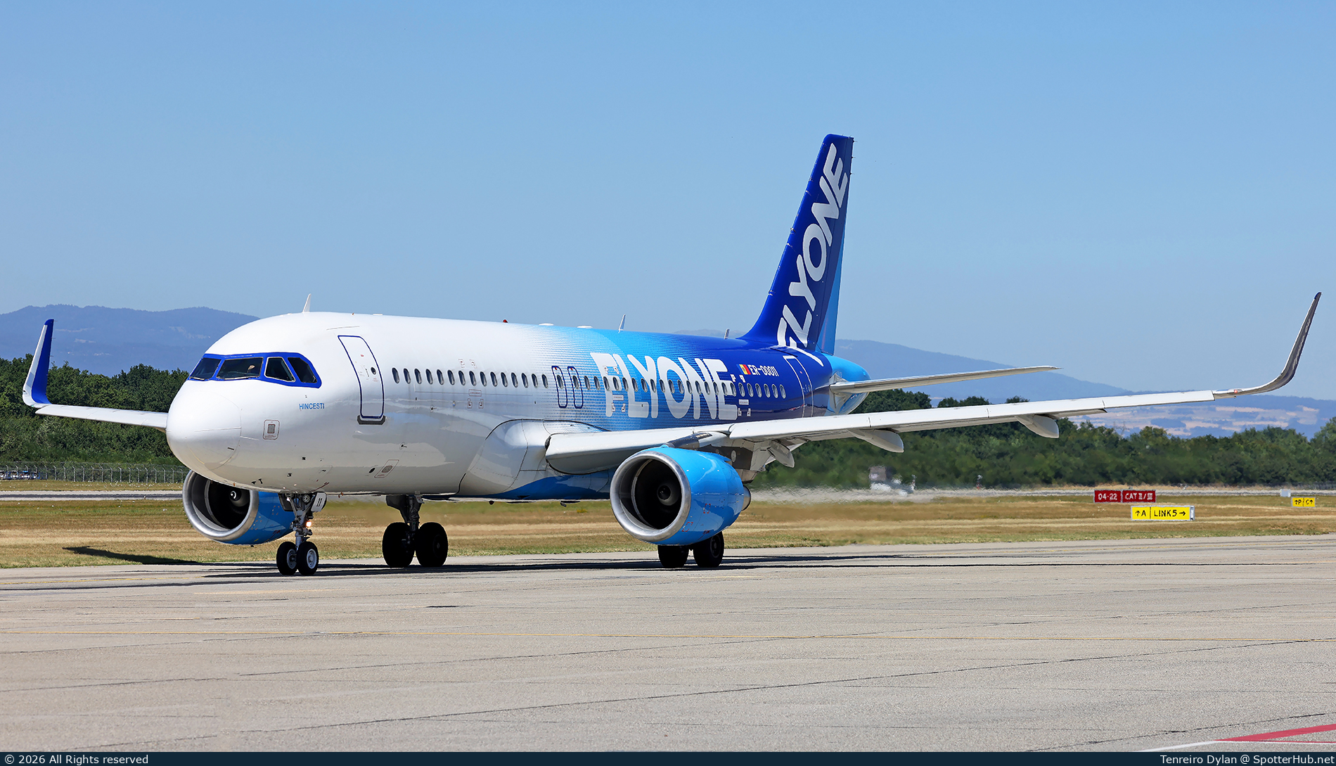 Photo of ER-00011 - Airbus A320-214 operated by FlyOne