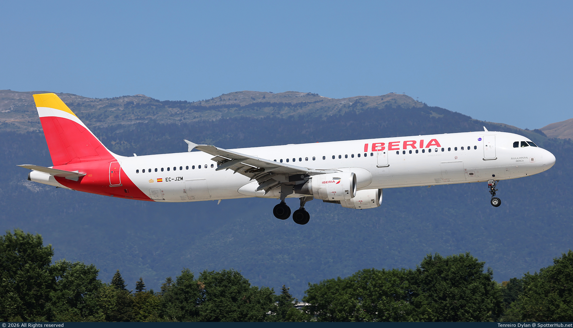 Photo of EC-JZM - Airbus A321-212 operated by Iberia