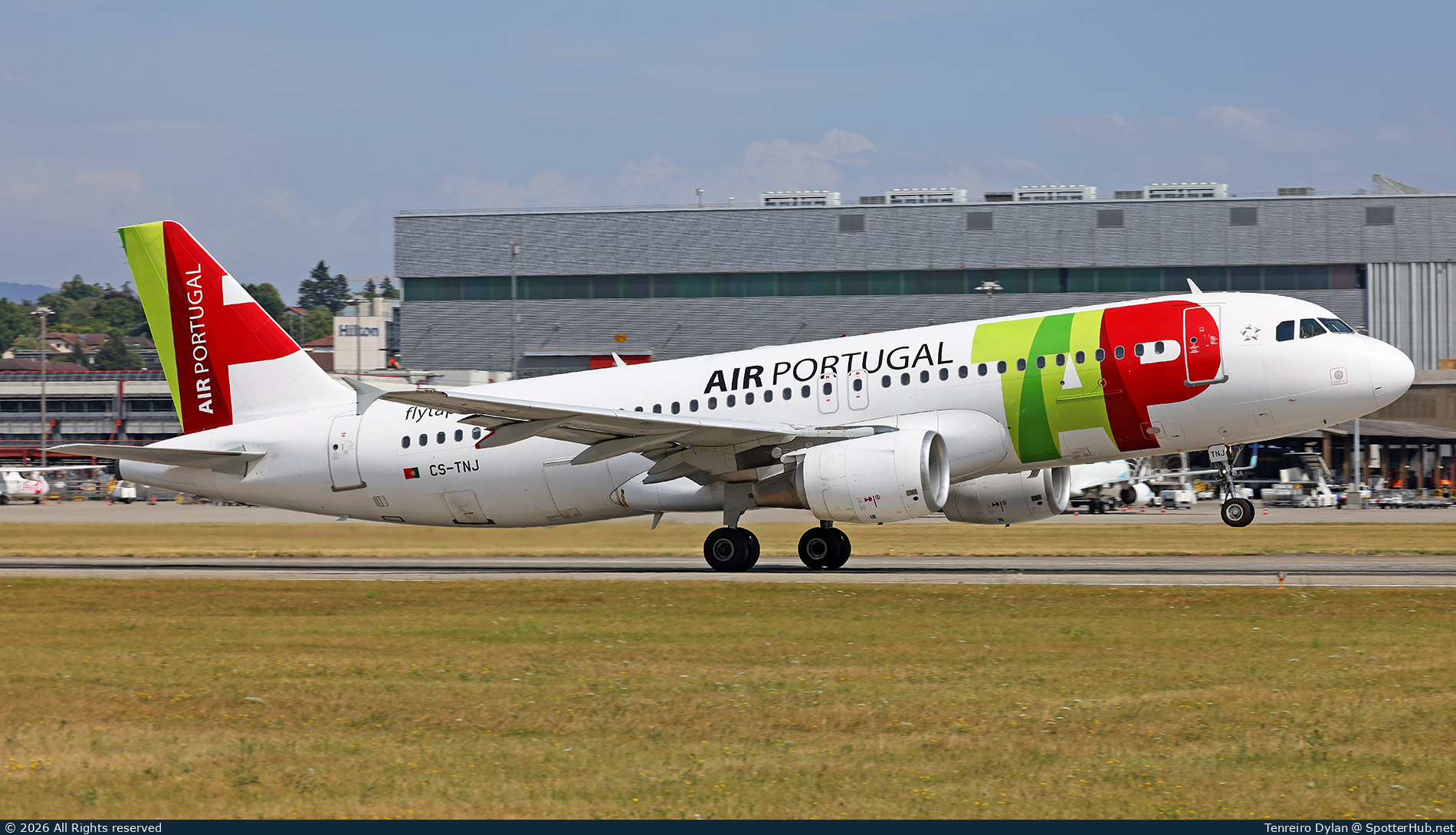 Photo of CS-TNJ - Airbus A320-214 operated by TAP Air Portugal