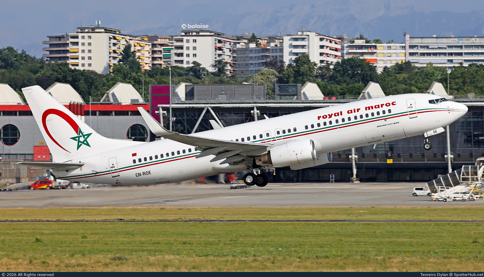 Photo of CN-ROE - Boeing 737-8B6 operated by Royal Air Maroc