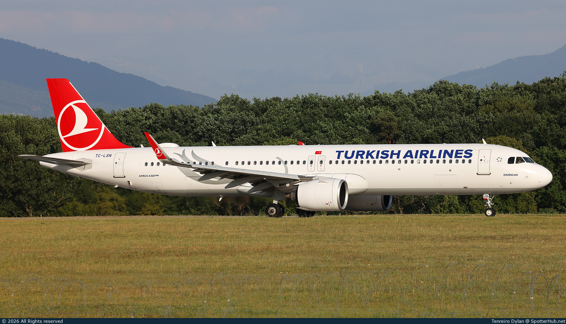 Photo of TC-LSN - Airbus A321-271NX operated by Turkish Airlines