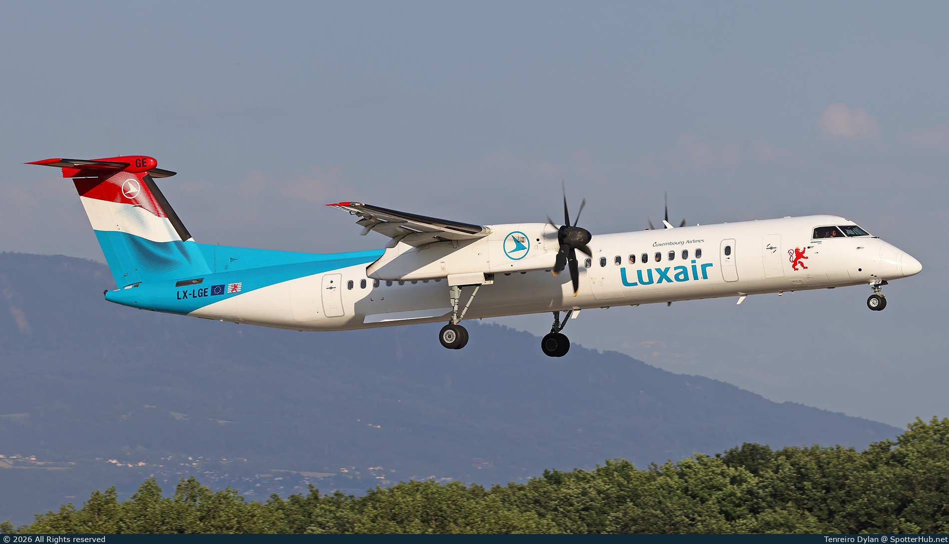 Photo of LX-LGE - Bombardier DHC-8-402 Dash 8 Q400 operated by Luxair