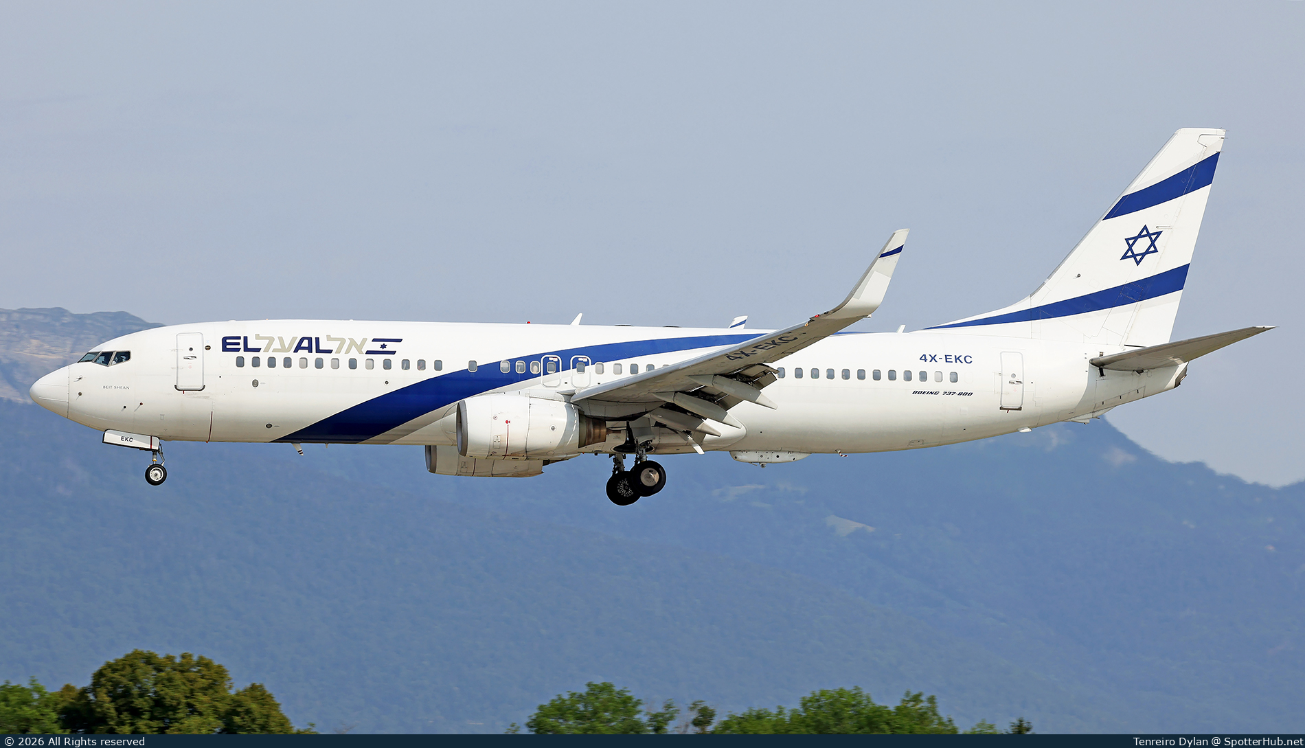 Photo of 4X-EKC - Boeing 737-858 operated by El Al Israel Airlines