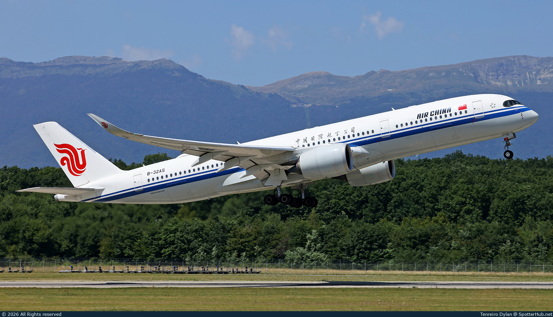 Photo of B-32AS - Airbus A350-941 operated by Air China