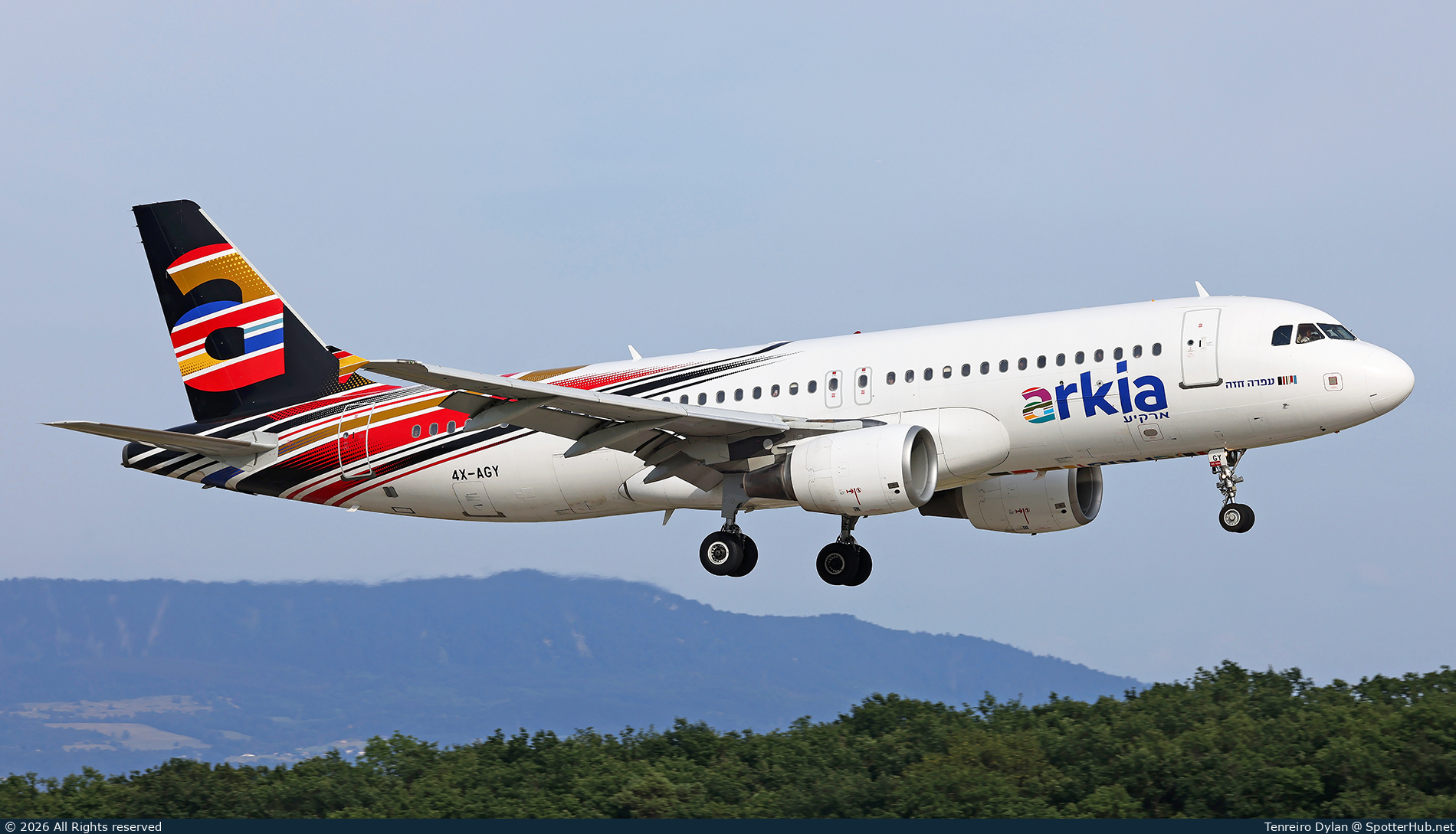 Photo of 4X-AGY - Airbus A320-214 operated by Arkia Israeli Airlines