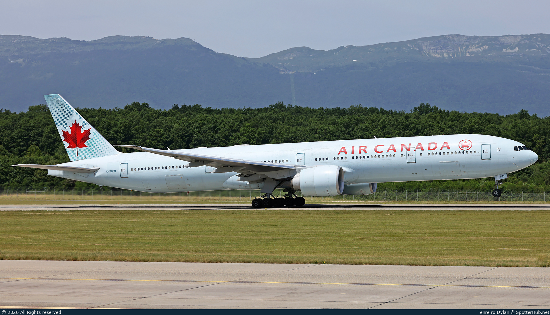 Photo of C-FIVQ - Boeing 777-333(ER) operated by Air Canada