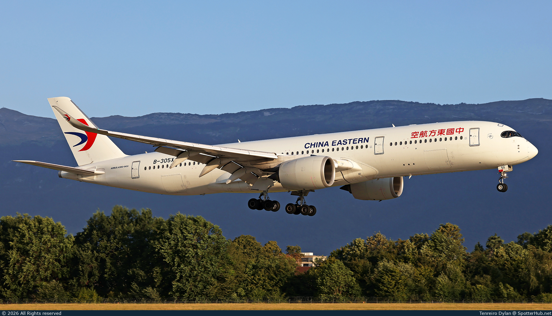 Photo of B-305X - Airbus A350-941 operated by China Eastern Airlines
