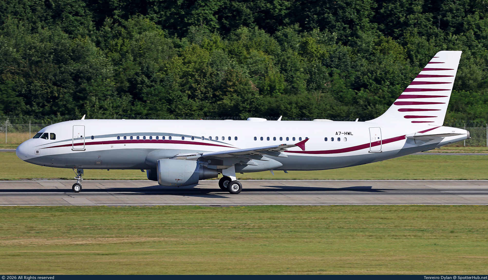 Photo of A7-HWL - Airbus A320-214 operated by Qatar Amiri Flight