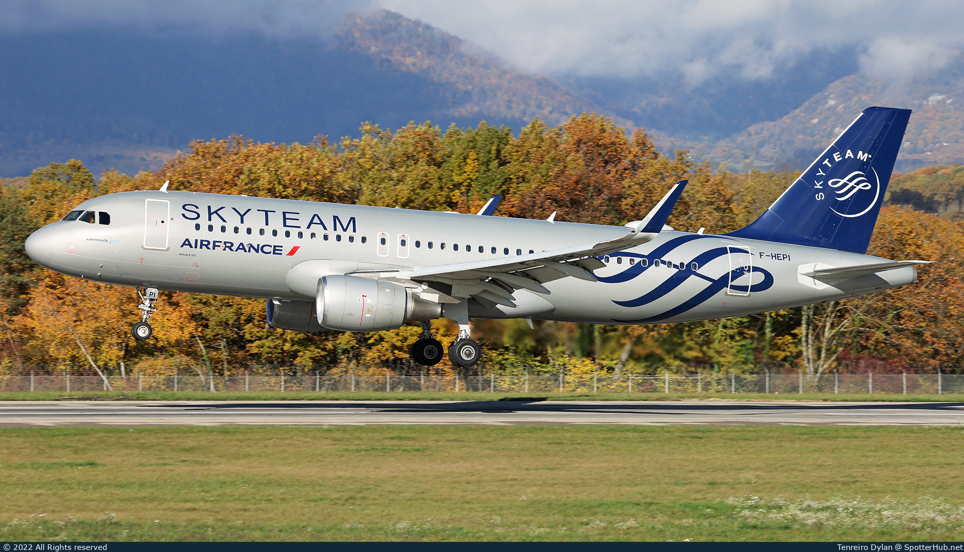 Photo of F-HEPI - Airbus A320-214 operated by Air France