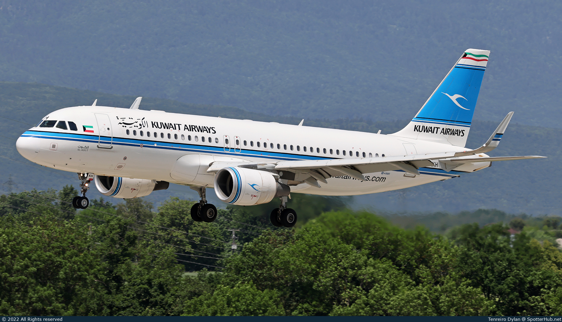 Photo of 9K-AKH - Airbus A320-214 operated by Kuwait Airways