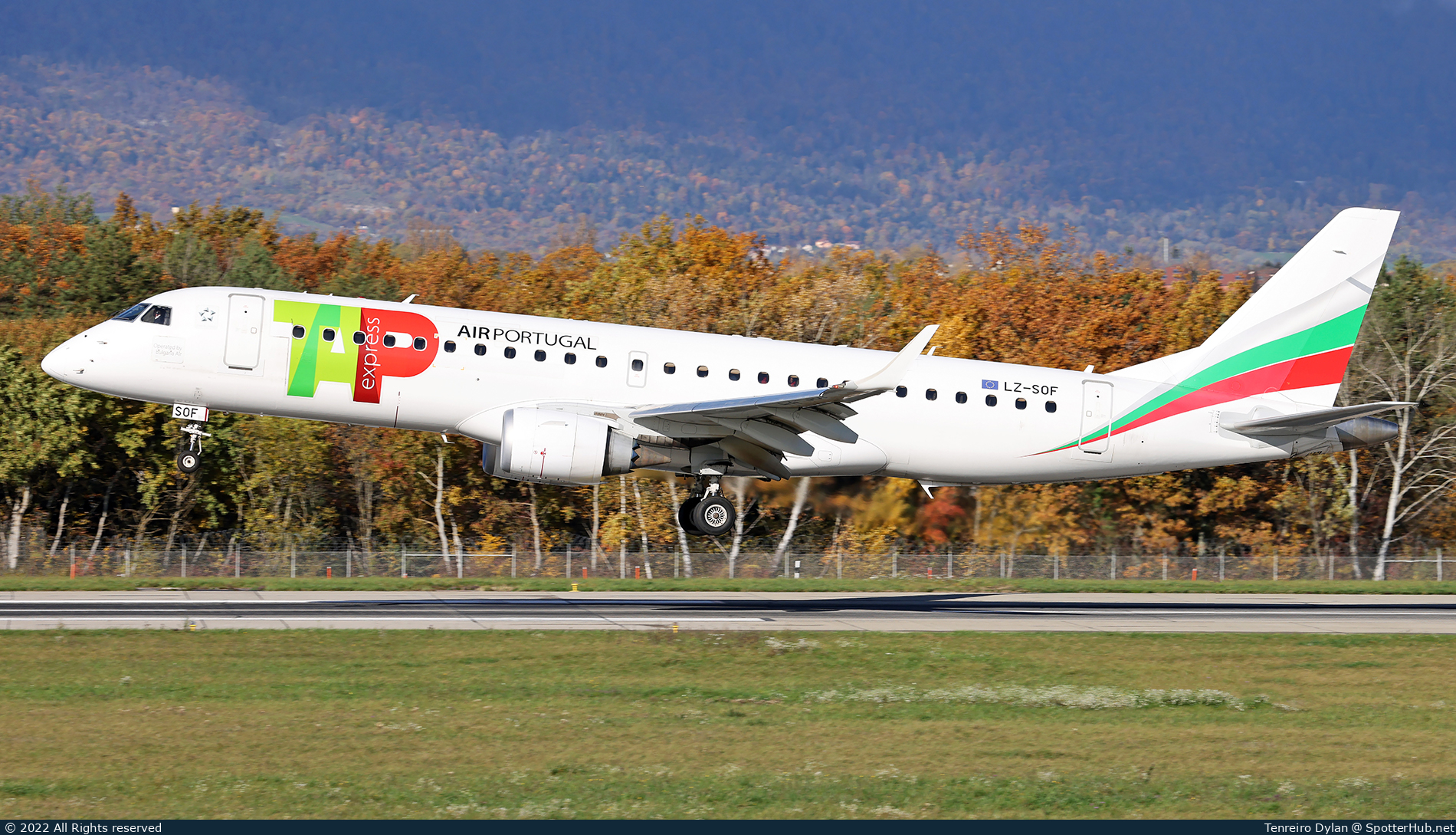 Photo of LZ-SOF - Embraer ERJ-190AR operated by TAP Express (opb Bulgaria Air)
