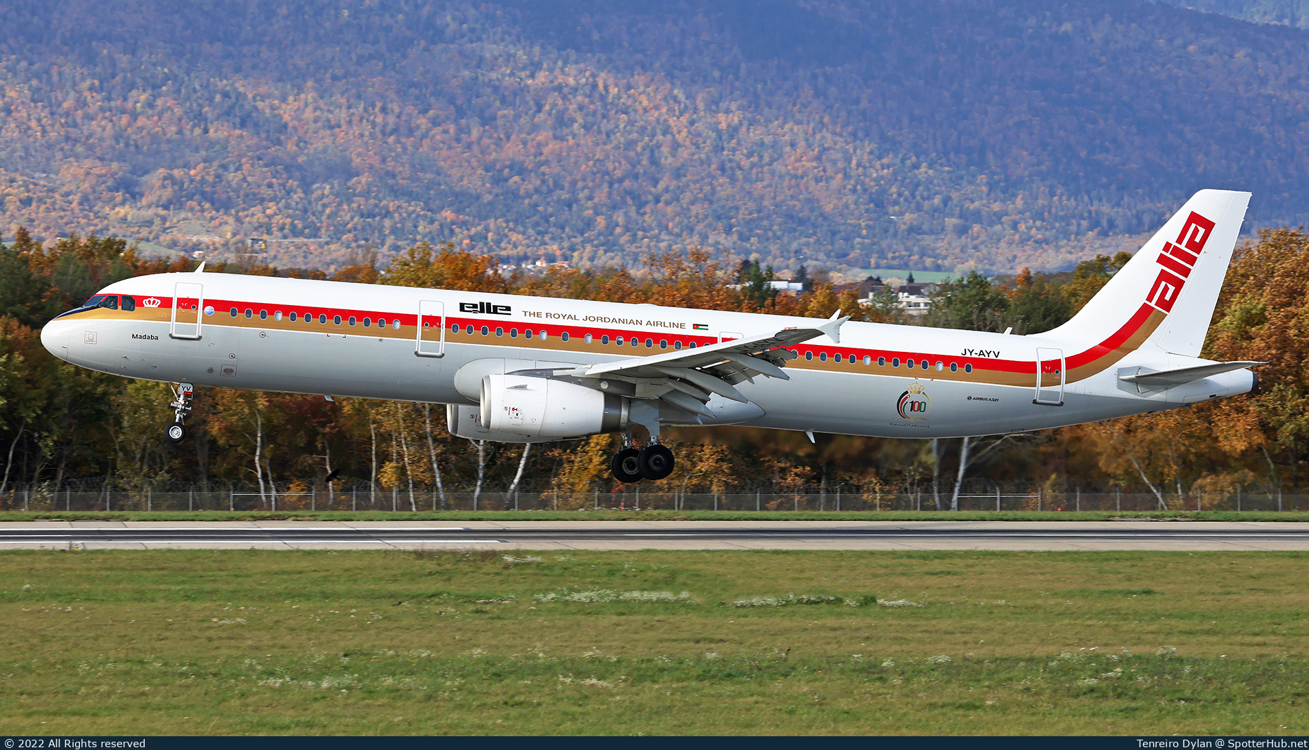 Photo of JY-AYV - Airbus A321-231 operated by Royal Jordanian Airlines