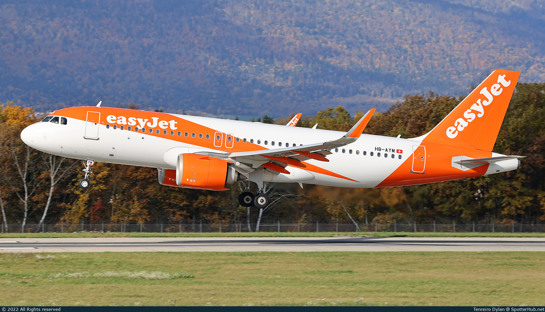 Photo of HB-AYM - Airbus A320-251N operated by easyJet Switzerland