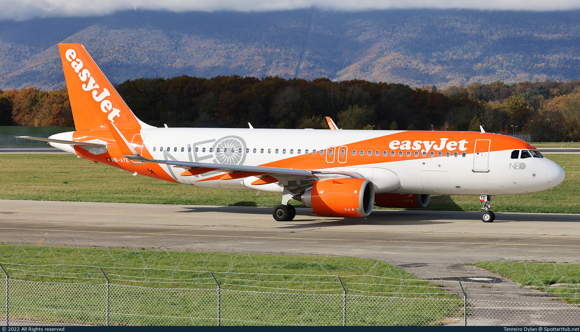Photo of HB-AYE - Airbus A320-251N operated by easyJet Switzerland