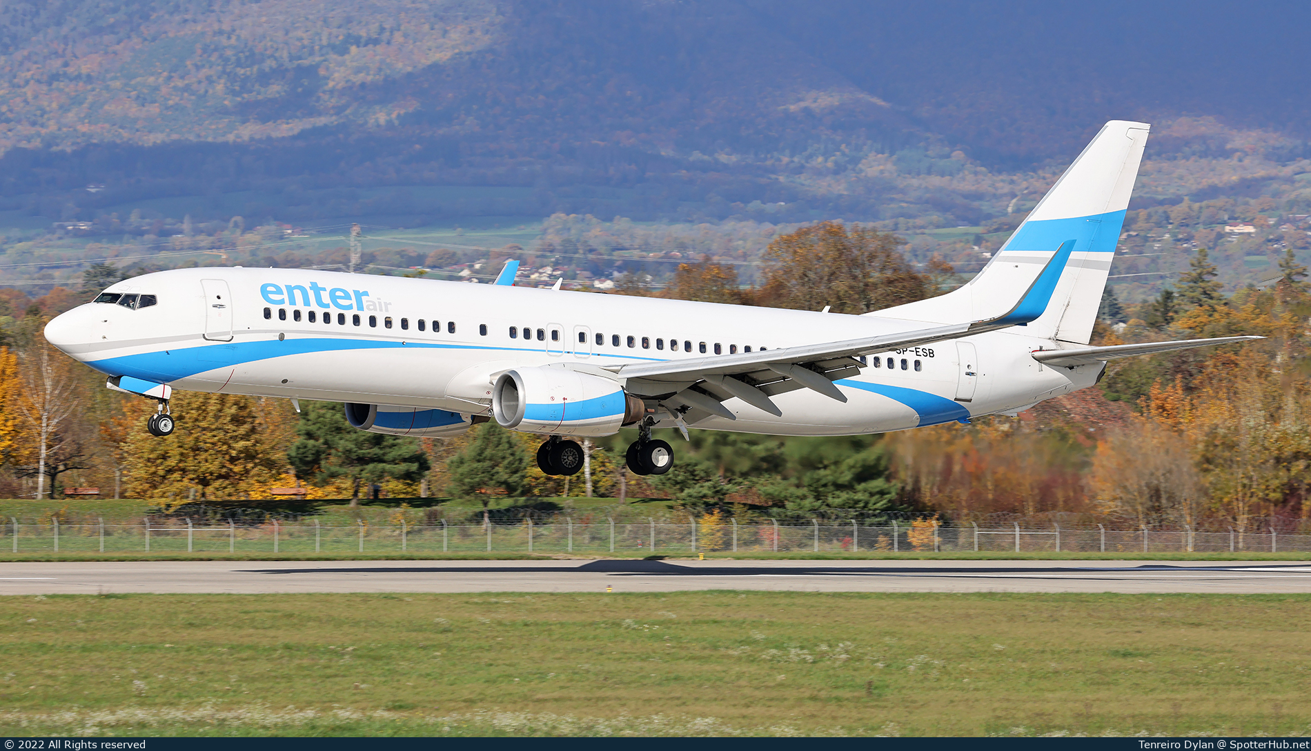 Photo of SP-ESB - Boeing 737-8Q8 operated by Enter Air