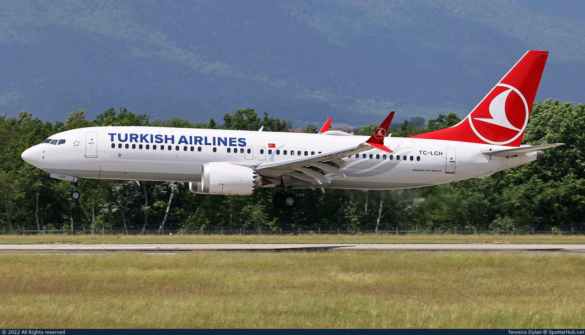 Photo of TC-LCH - Boeing 737 MAX 8 operated by Turkish Airlines