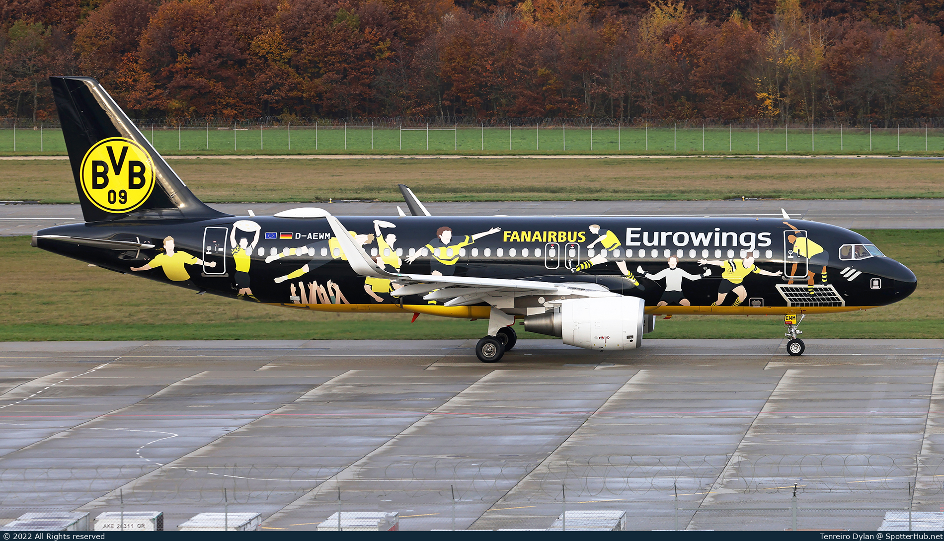 Photo of D-AEWM - Airbus A320-214 operated by Eurowings
