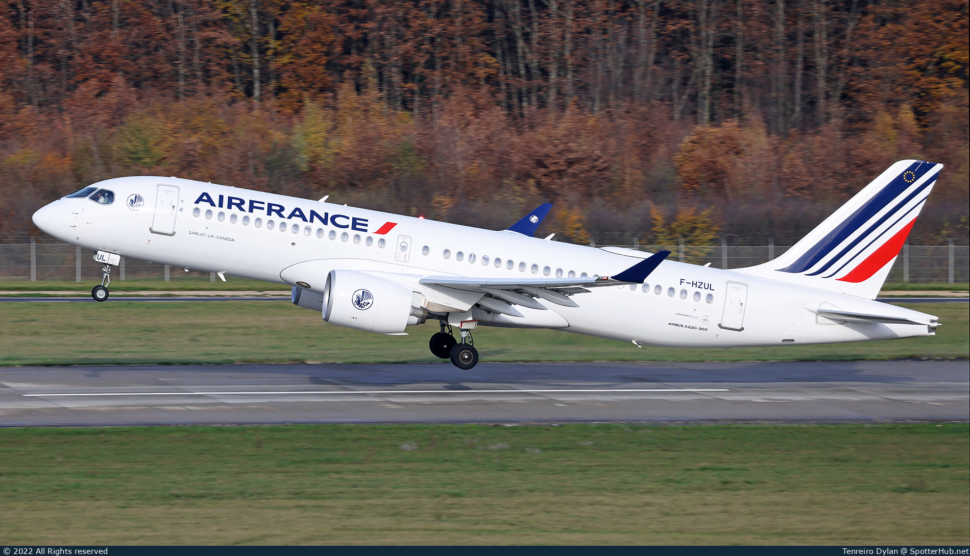 Photo of F-HZUL - Airbus A220-300 operated by Air France