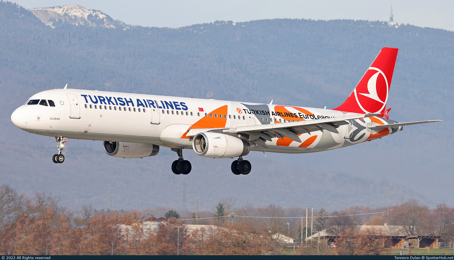 Photo of TC-JRO - Airbus A321-231 operated by Turkish Airlines