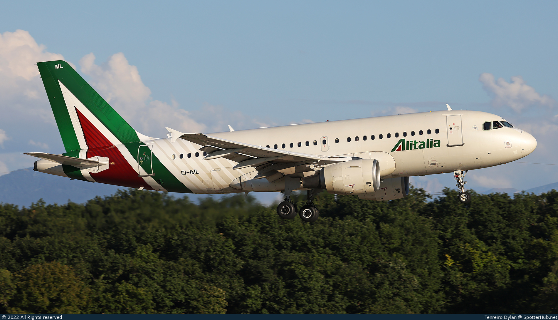 Photo of EI-IML - Airbus A319-112 operated by Alitalia