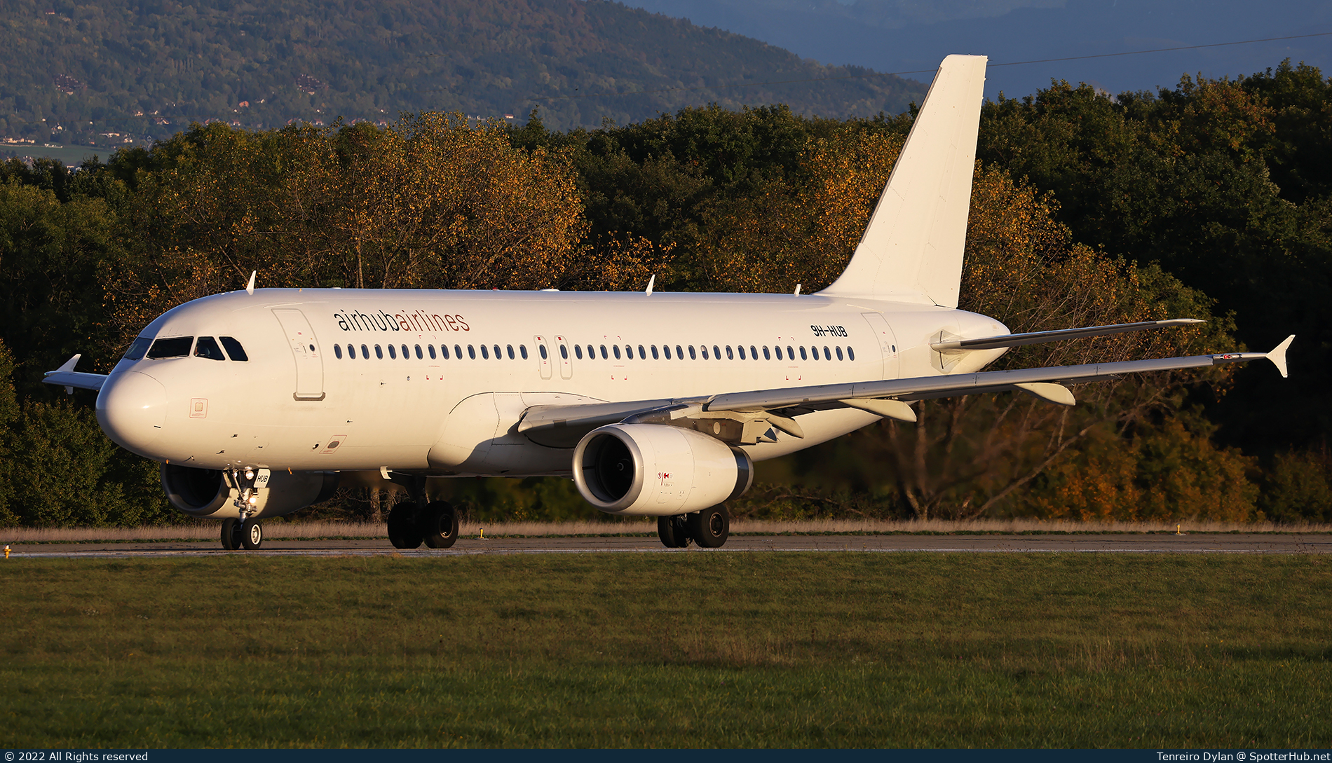 Photo of 9H-HUB - Airbus A320-232 operated by Airhub Airlines