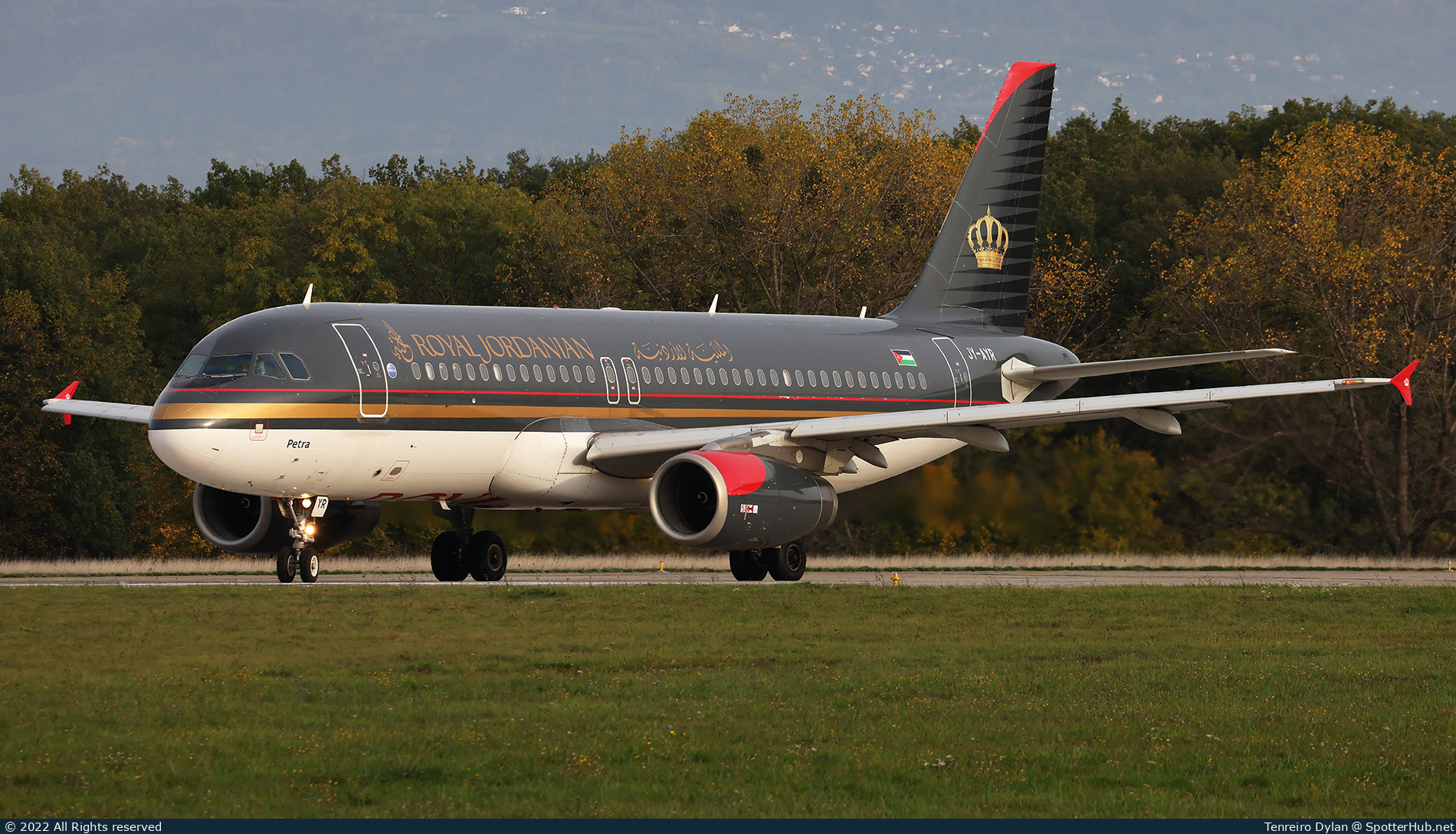 Photo of JY-AYR - Airbus A320-232 operated by Royal Jordanian Airlines