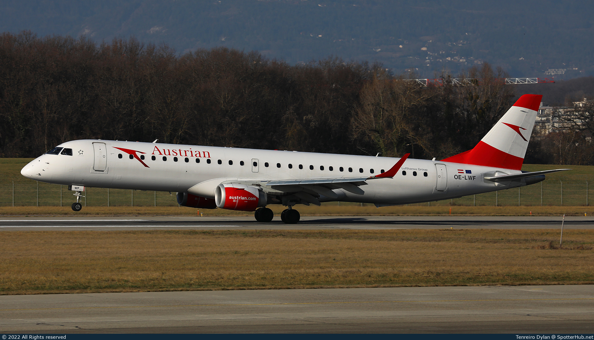 Photo of OE-LWF - Embraer ERJ-195LR operated by Austrian Airlines
