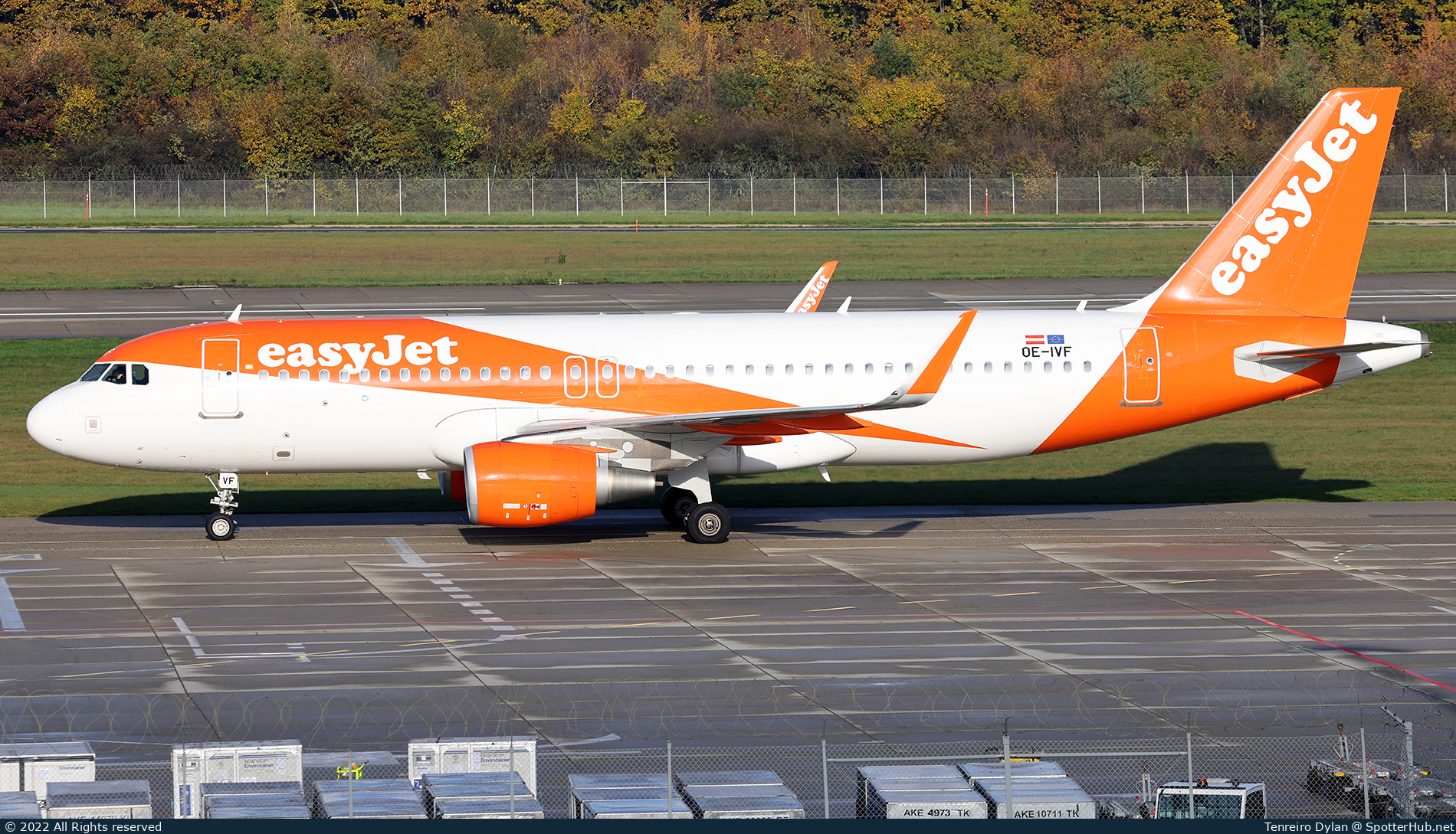 Photo of OE-IVF - Airbus A320-214 operated by easyJet Europe
