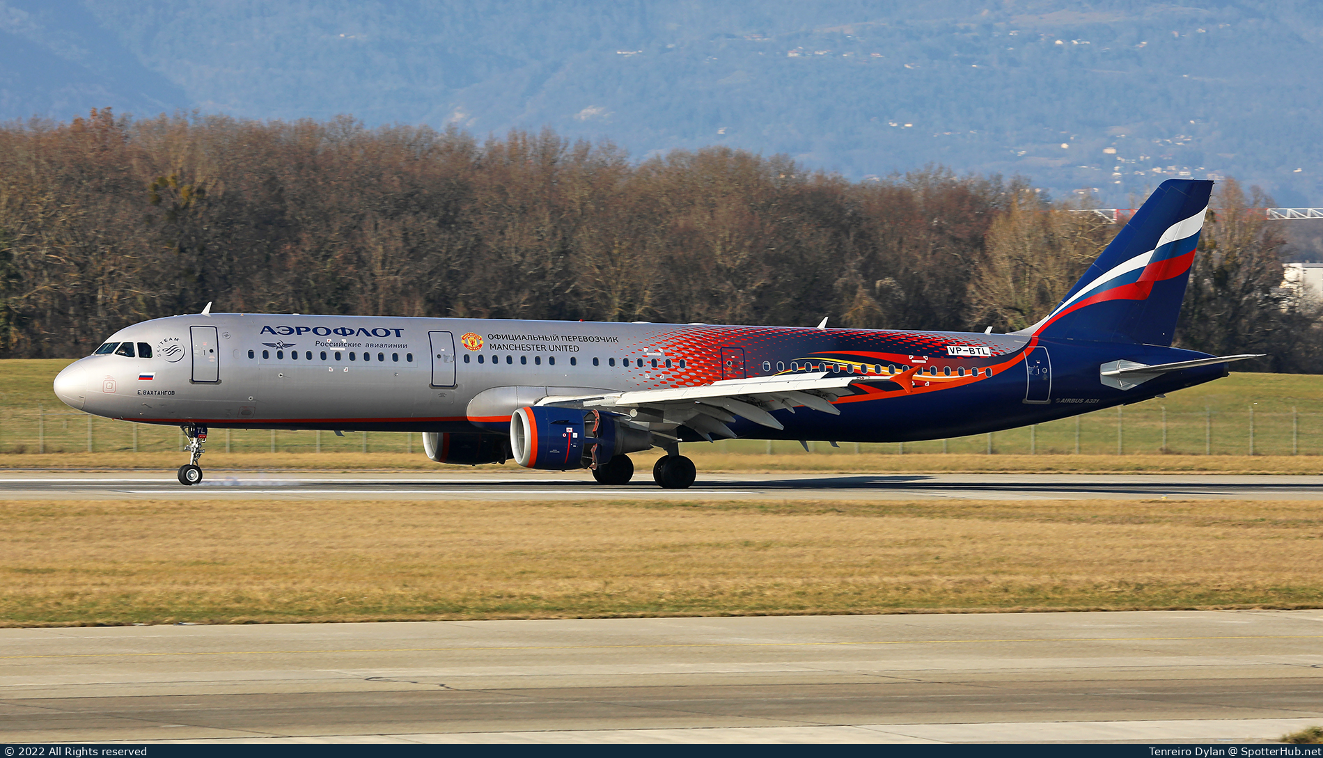 Photo of VP-BTL - Airbus A321-211 operated by Aeroflot