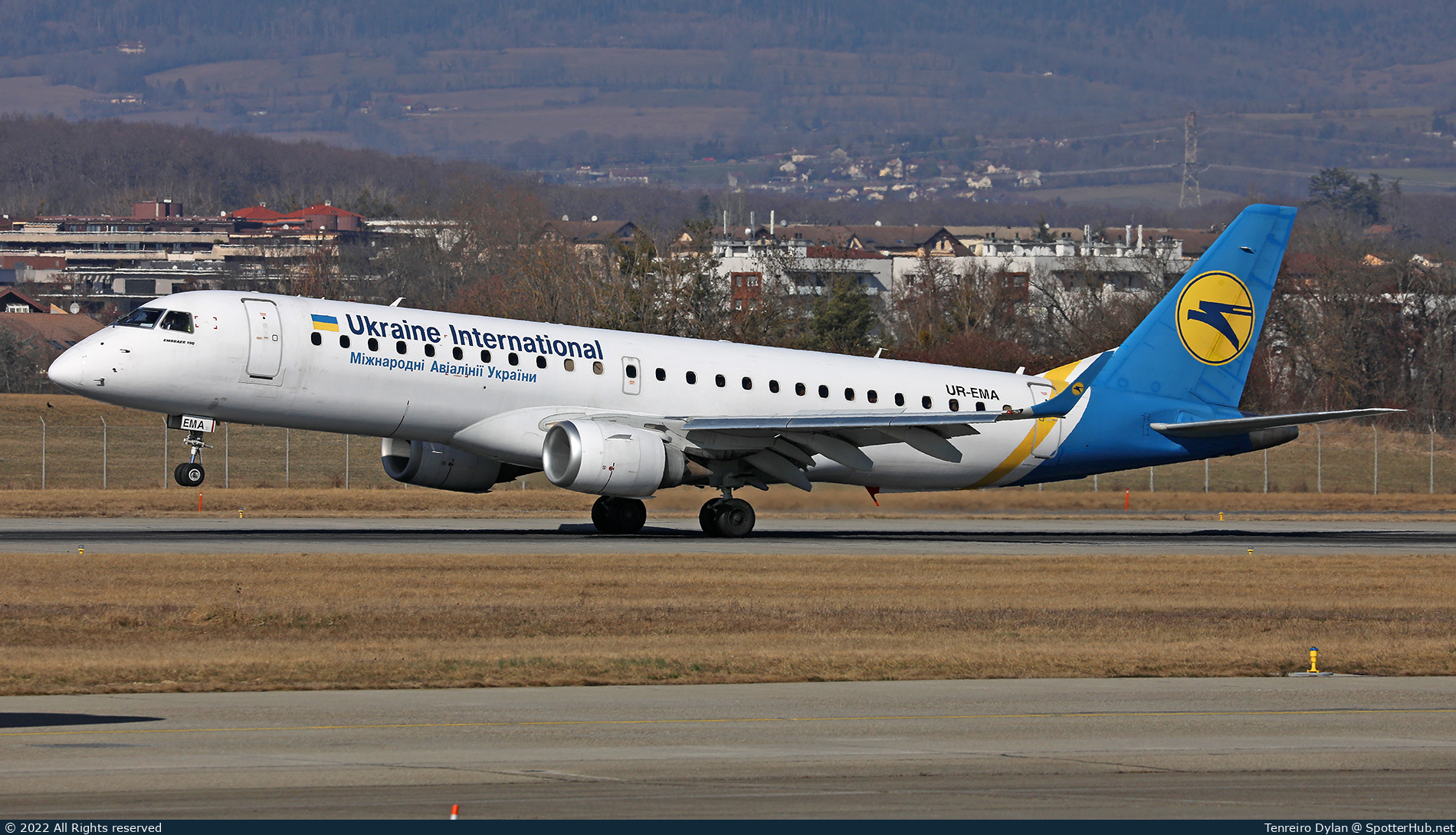 Photo of UR-EMA - Embraer ERJ-190STD operated by Ukraine International Airlines