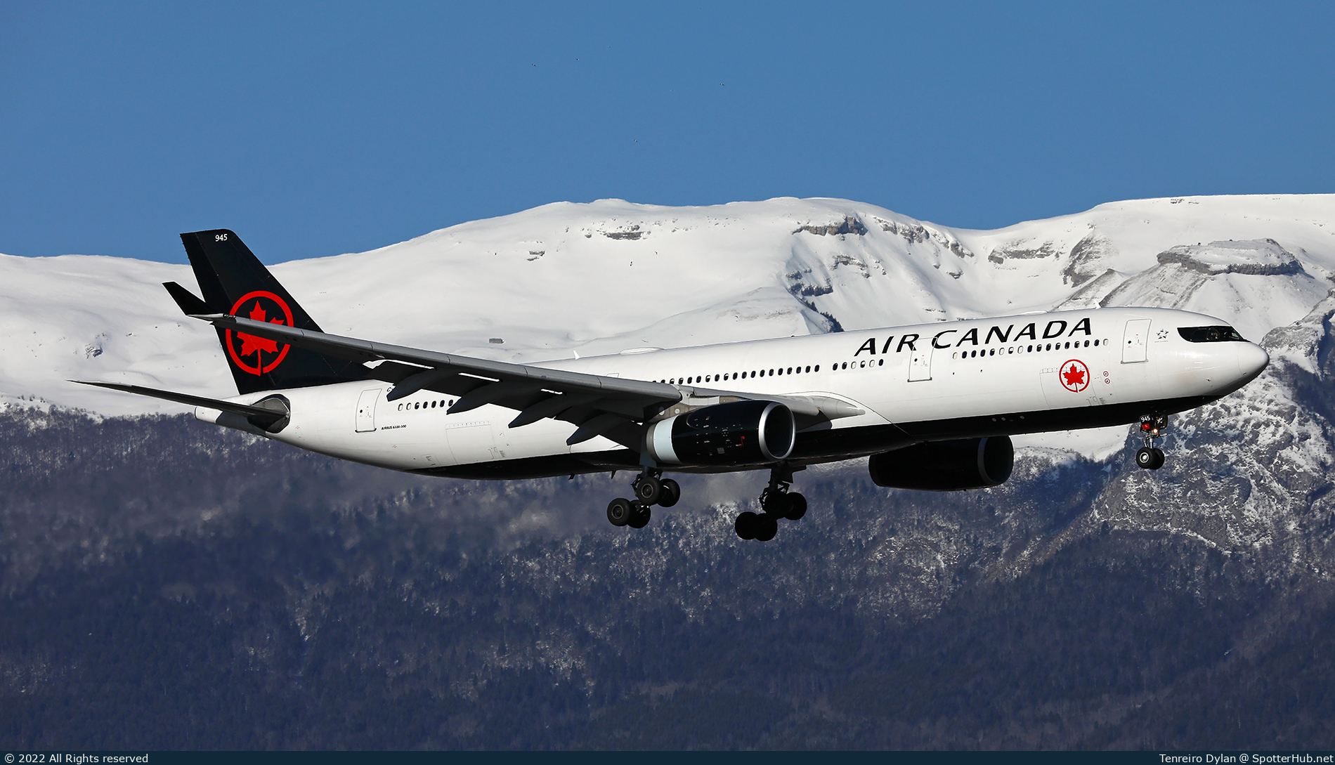 Photo of C-GKUH - Airbus A330-343 operated by Air Canada